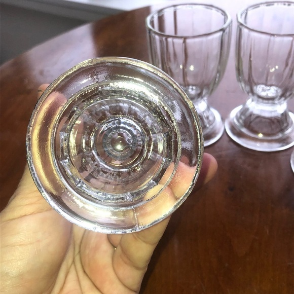 Four vintage ribbed clear glass footed bowls/ glasses for ice cream - Picture 11 of 13